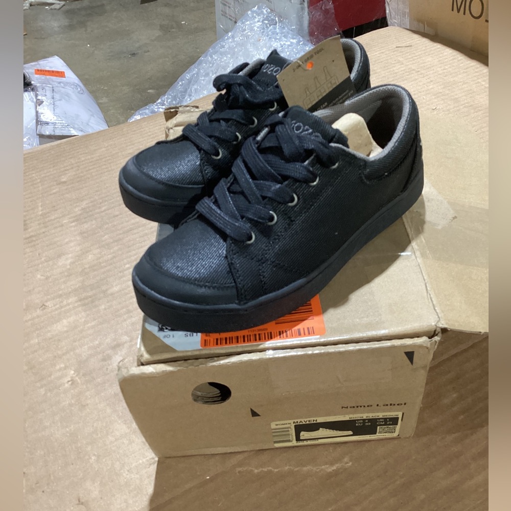 Mozo Women's Maven Slip Resistant Athletic Shoes - Soft Toe - Black Size 4(M)